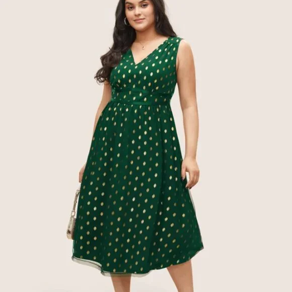 BloomChic Emerald Green Midi Dress with Gold Dot Print - Picture 2 of 6